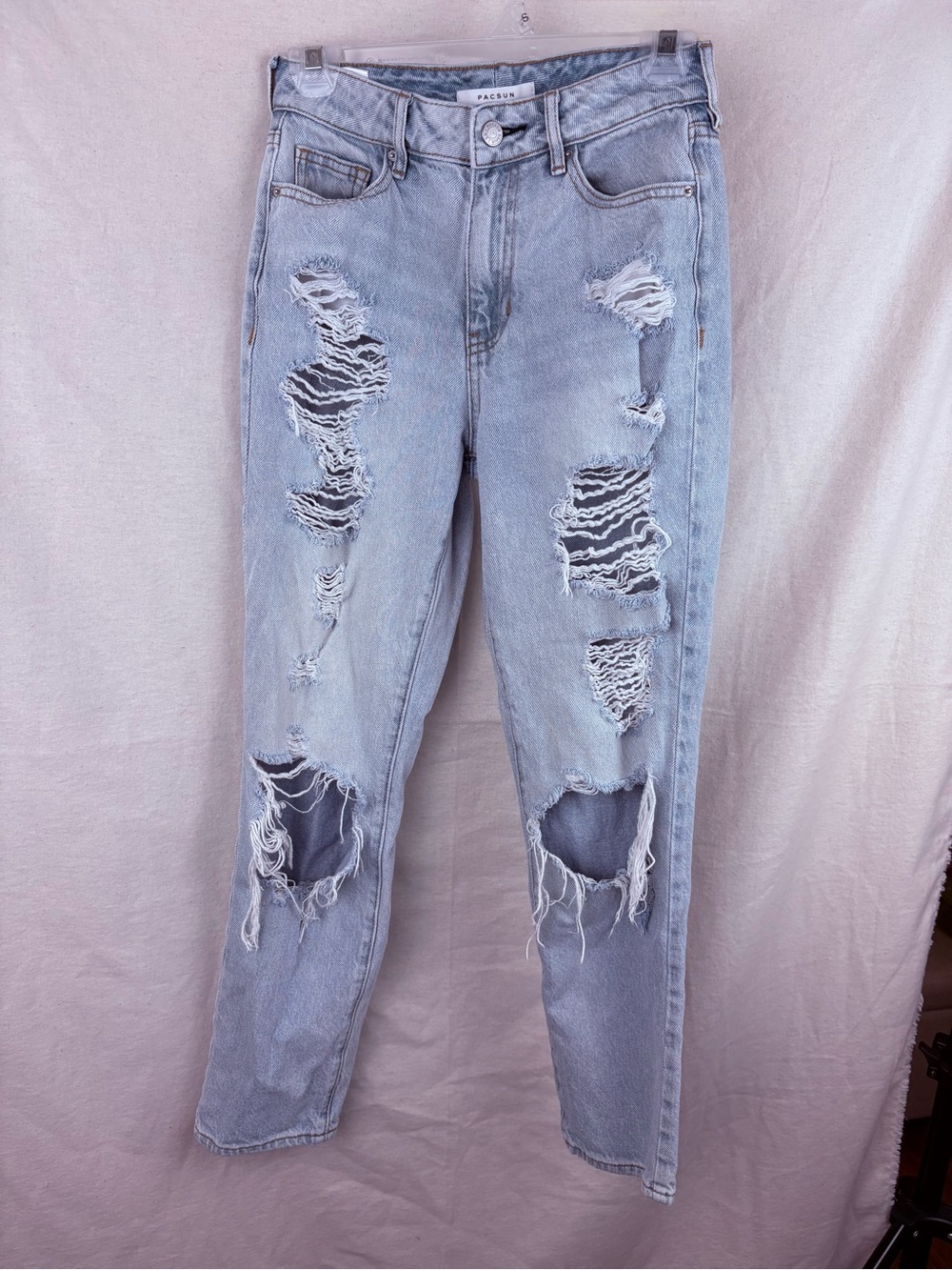 PacSun Light Wash Junior’s Distressed Mom Jeans 25 Boyfriend